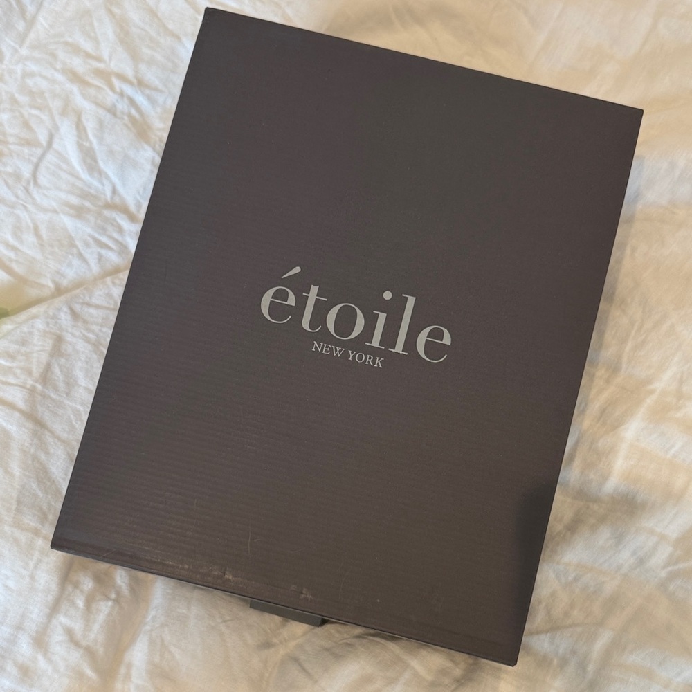 Étoile White Velvet Robe - Picture 3 of 4